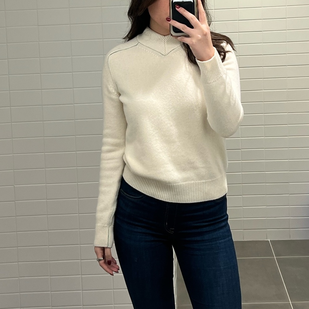 Bottega Veneta 100% wool knit sweater
